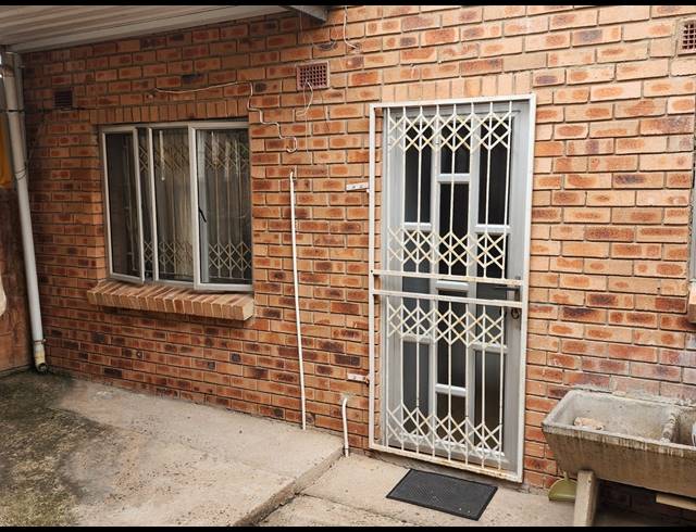 2 BEDROOM DUPLEX TO LET IN CROFTDENE